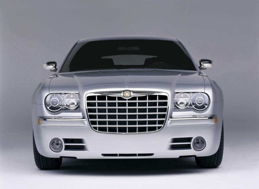  Chrysler 300C Touring Concept (LE) 2003 года  (фото 10 из 17)